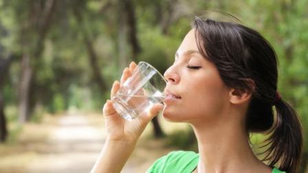 Manfaat Minum Air Putih Dipagi Hari