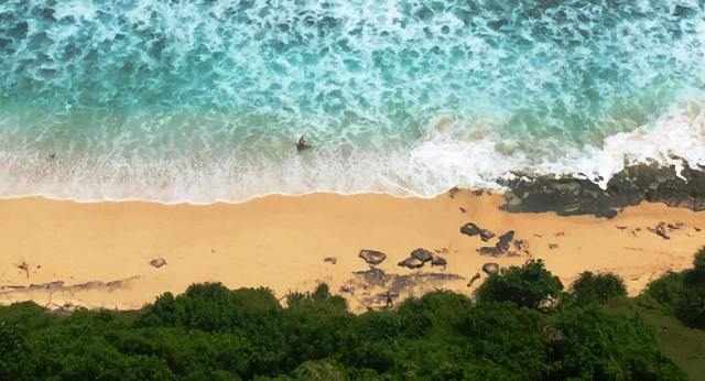 Pantai Nyang Nyang Selalu Ramai Meski Lokasi Tersembunyi