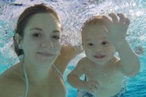 Bayi Berenang Dapatkan 6 Manfaat Untuk Kesehatannya